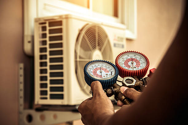 Professional Hvac Installation technician working in Commerce Township, MI